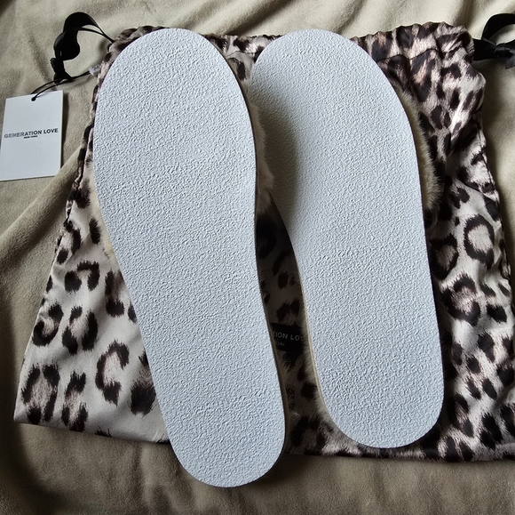 Generation Love Cream Slippers LARGE Slides Open Toe Faux Fur Comfort $85 NEW - Picture 3 of 6